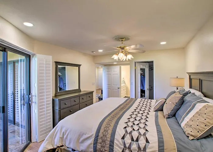 Golf Course & Mtn Views: Paradise Valley Condo!