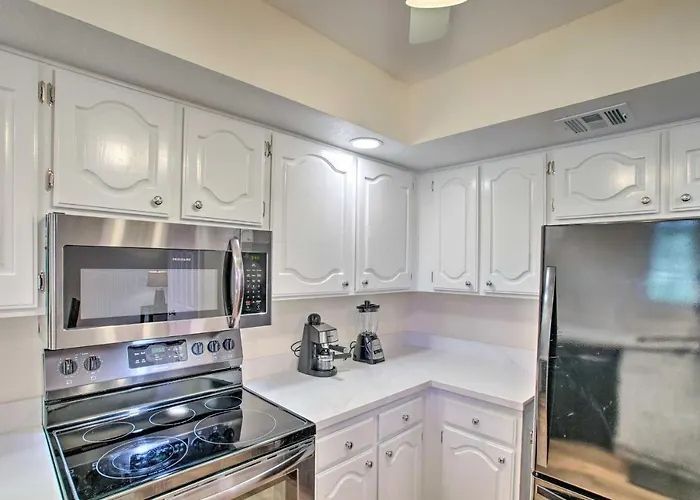Golf Course & Mtn Views: Paradise Valley Condo! Holiday home *