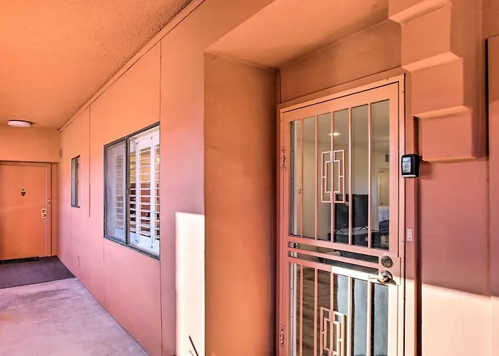 Golf Course & Mtn Views: Paradise Valley Condo! Holiday home Phoenix