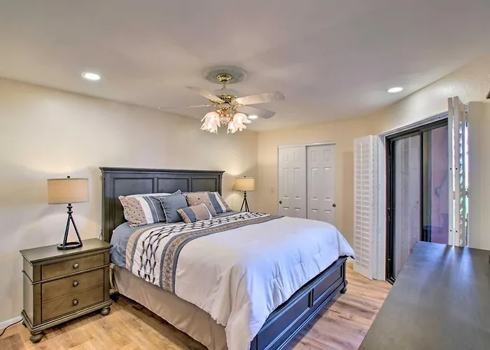 Golf Course & Mtn Views: Paradise Valley Condo! Holiday home